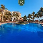 Mexican Styled 2 Bedroom Condo - Beachfront - Pool