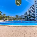 Oceanfron 4 Bedroom Condo - Beach - Wyndham Pool