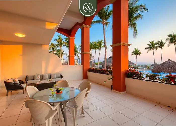 Mexican Styled 2 Bedroom Condo - Beachfront - Pool
