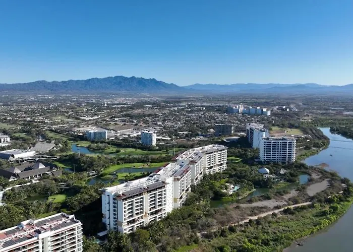 Luxury Condo By The Beach