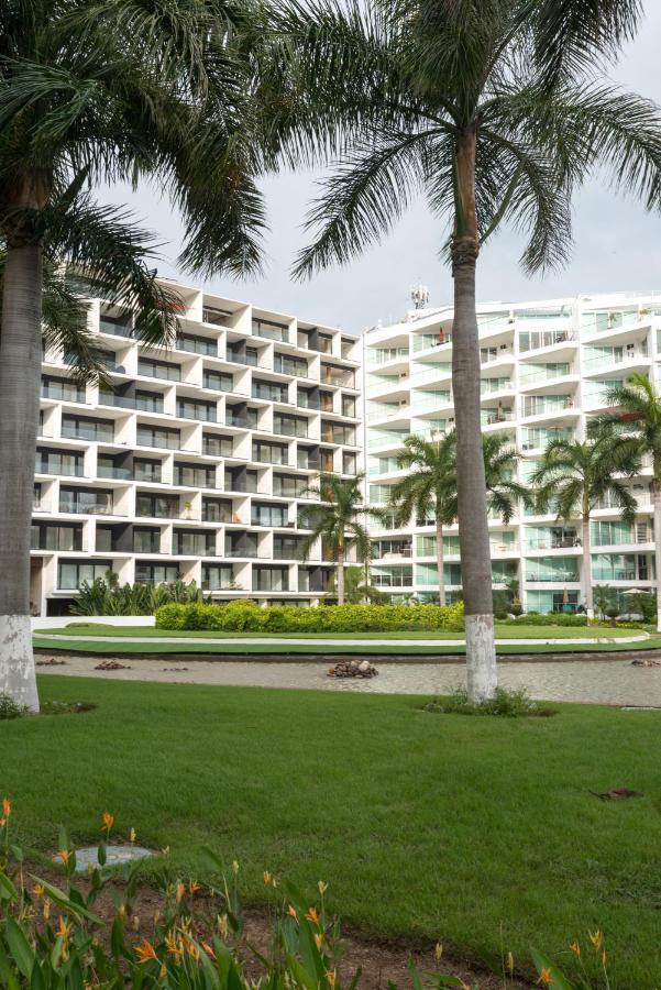 Restyle: Ocean Front + Pool Apartment *