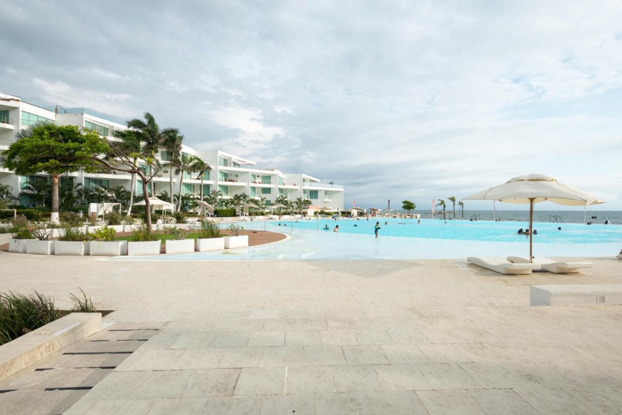Apartment Restyle: Ocean Front + Pool *