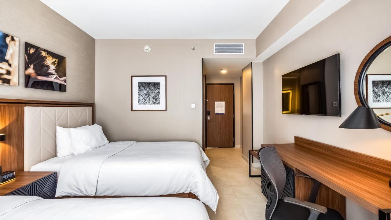 Hotel Hampton By Hilton 3*