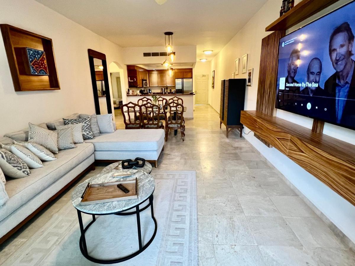 Beachfront 2 Bedroom In Playa Royale Resort, Apartment *