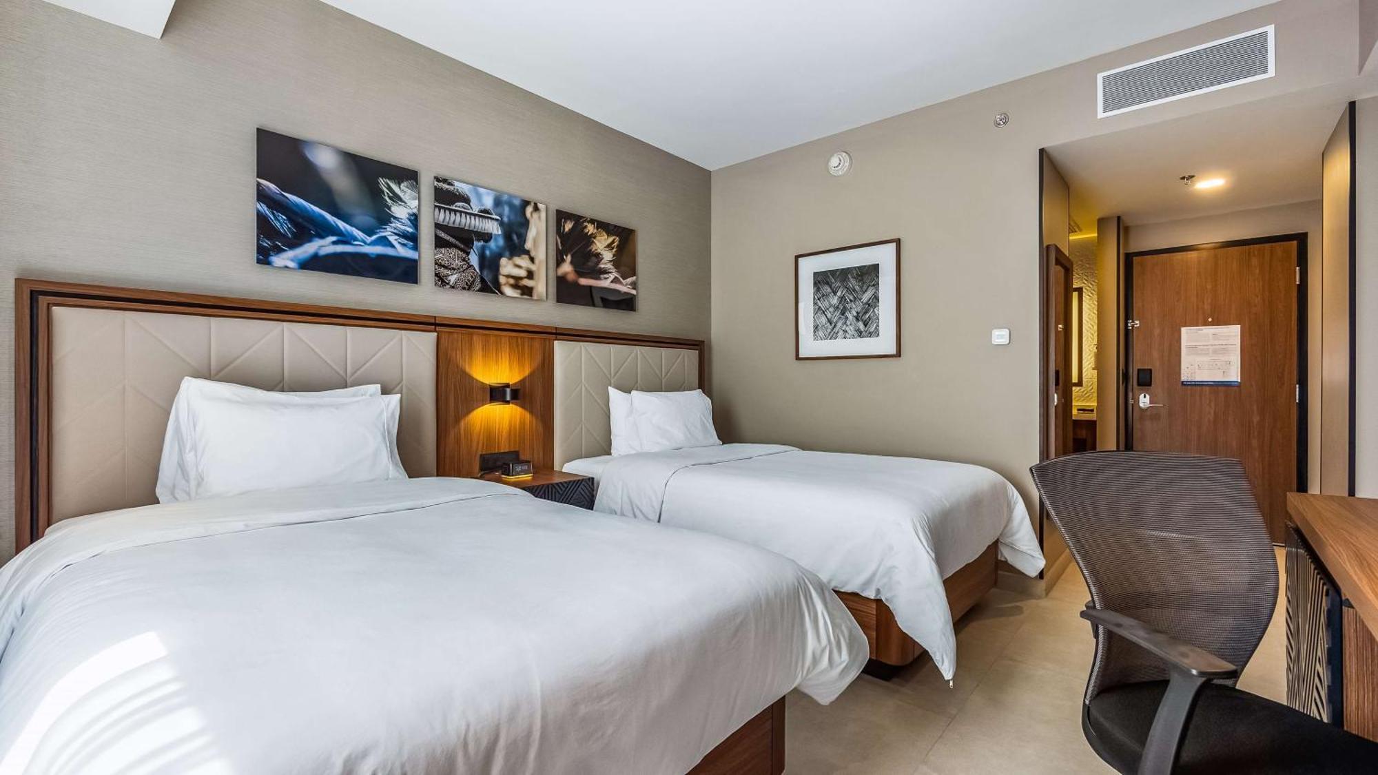 Hotel Hampton By Hilton 3*
