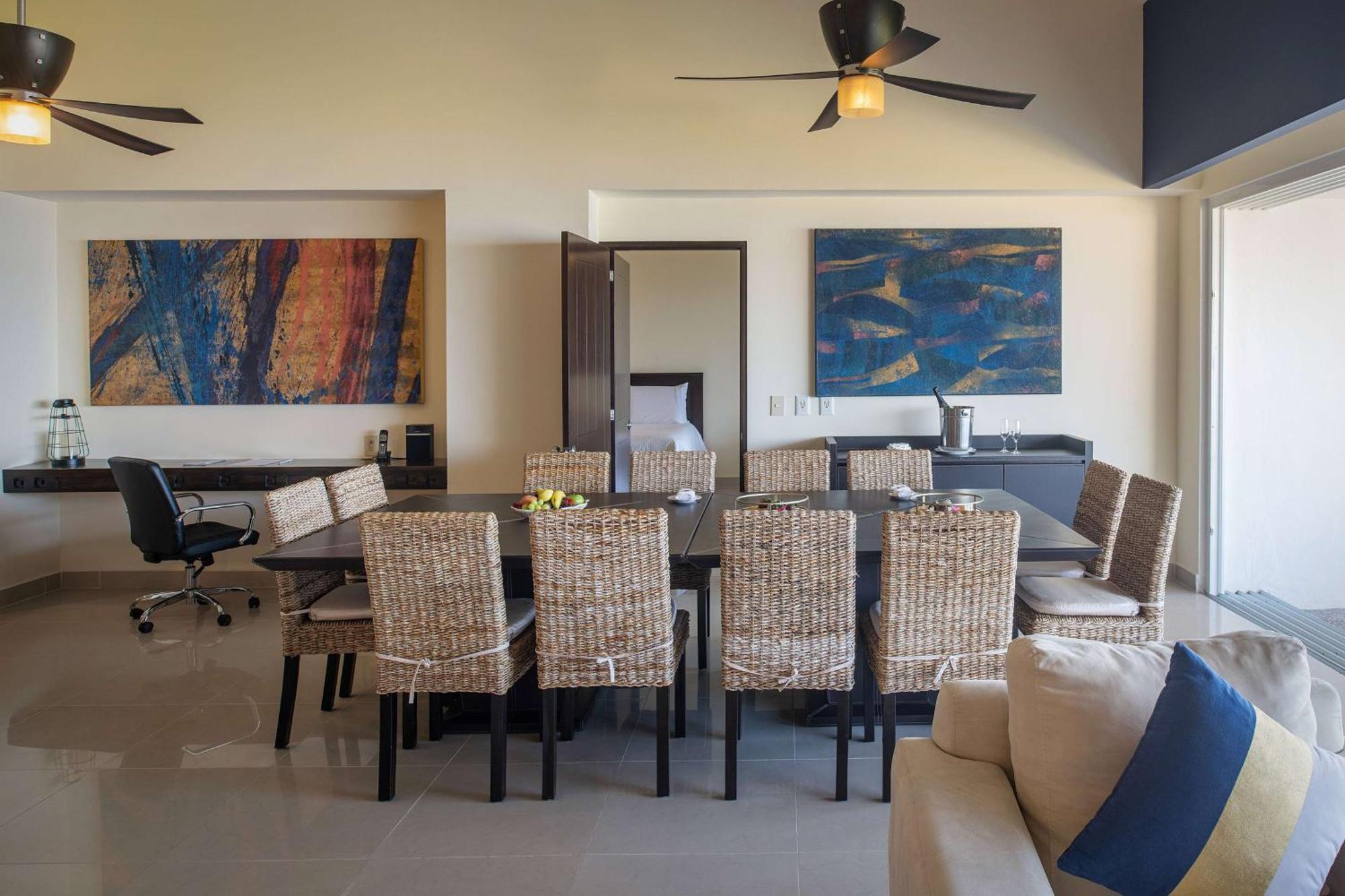 Wyndham Alltra Vallarta, Resort 4*