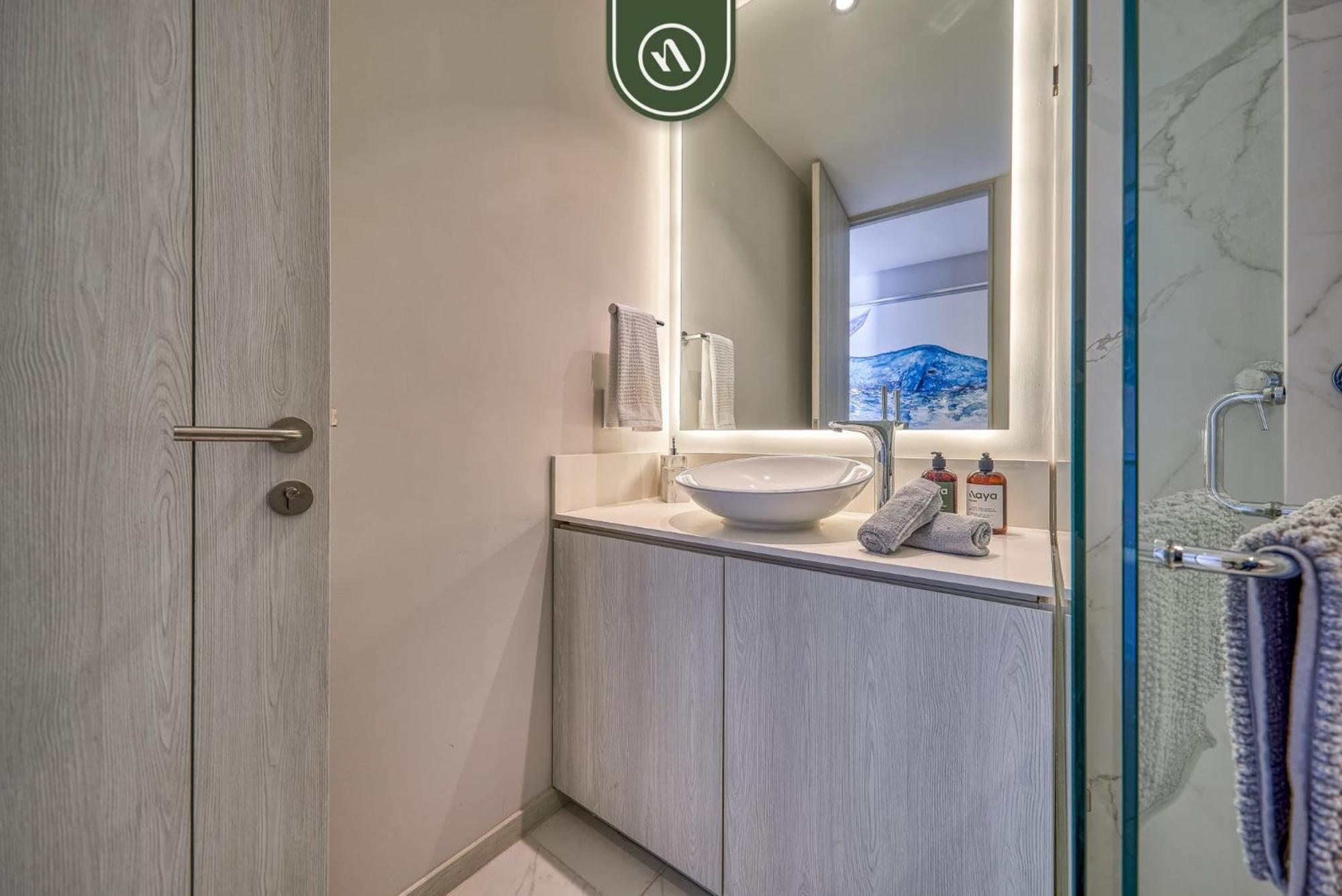 2br With Rooftop Pool - *