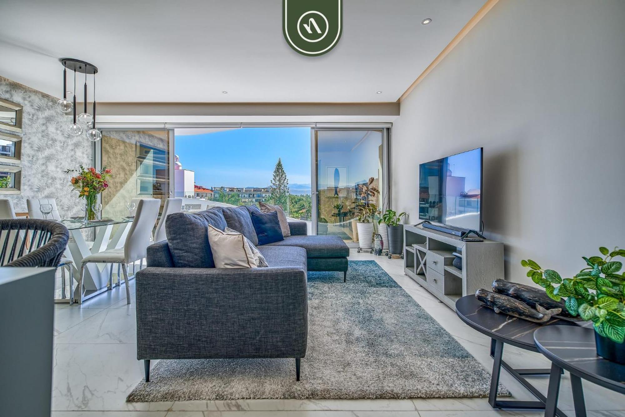 2br With Rooftop Pool - *