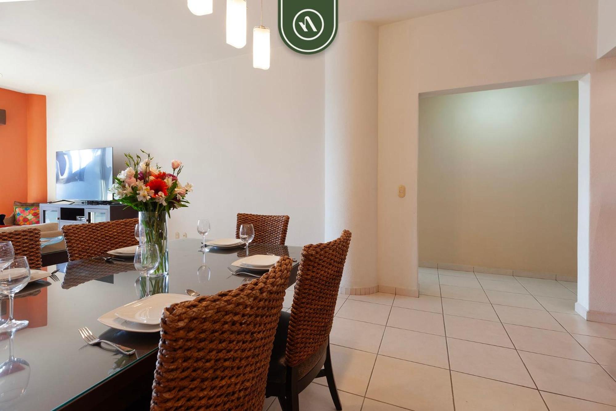 Mexican Styled 2 Bedroom - Beachfront - Pool Apartamento