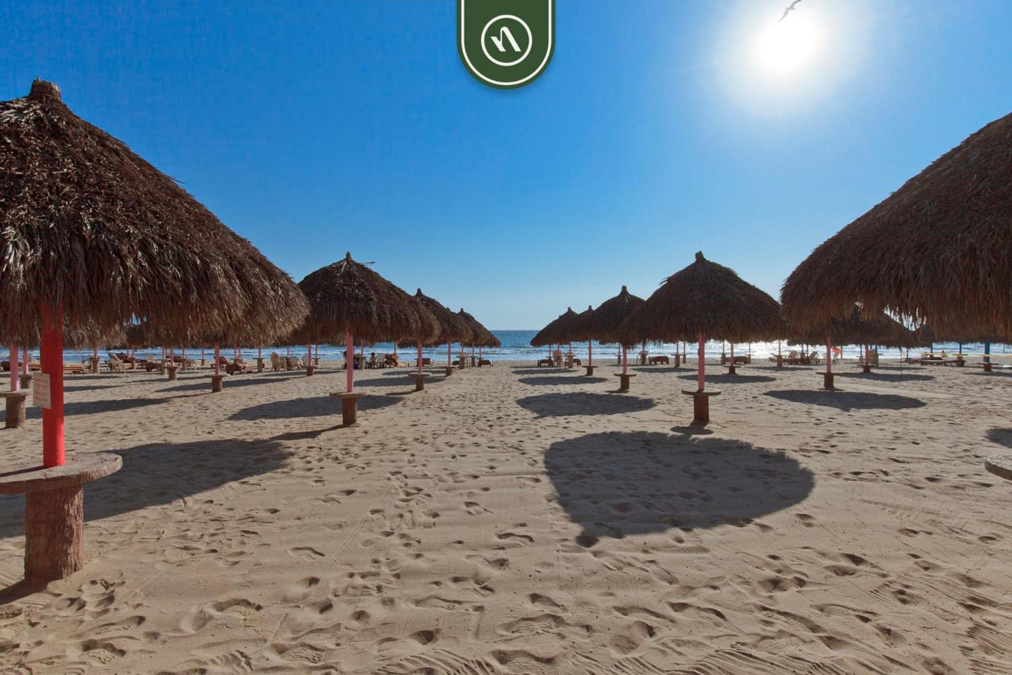 Mexican Styled 2 Bedroom - Beachfront - Pool Nuevo Vallarta