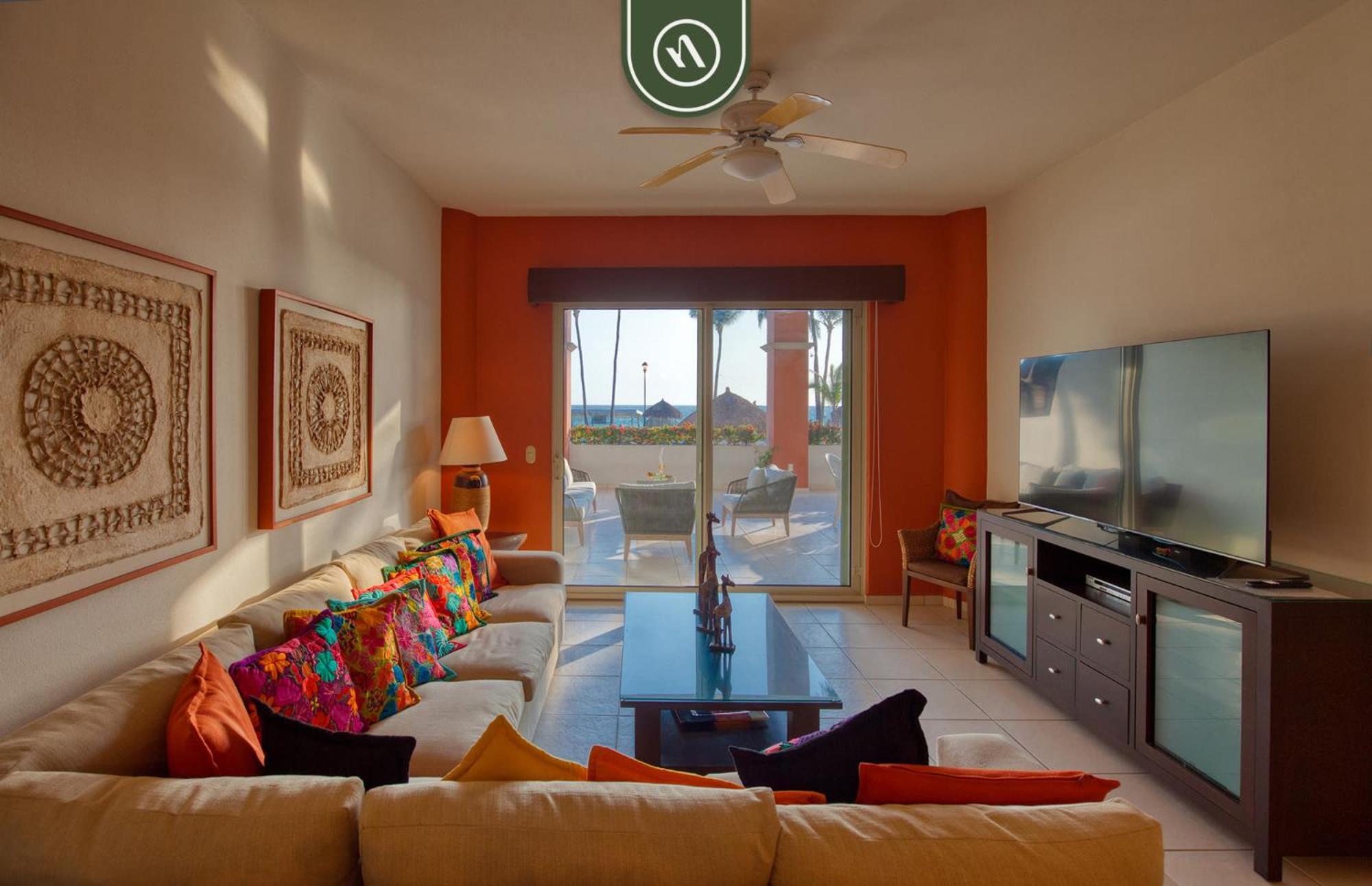 Mexican Styled 2 Bedroom - Beachfront - Pool *