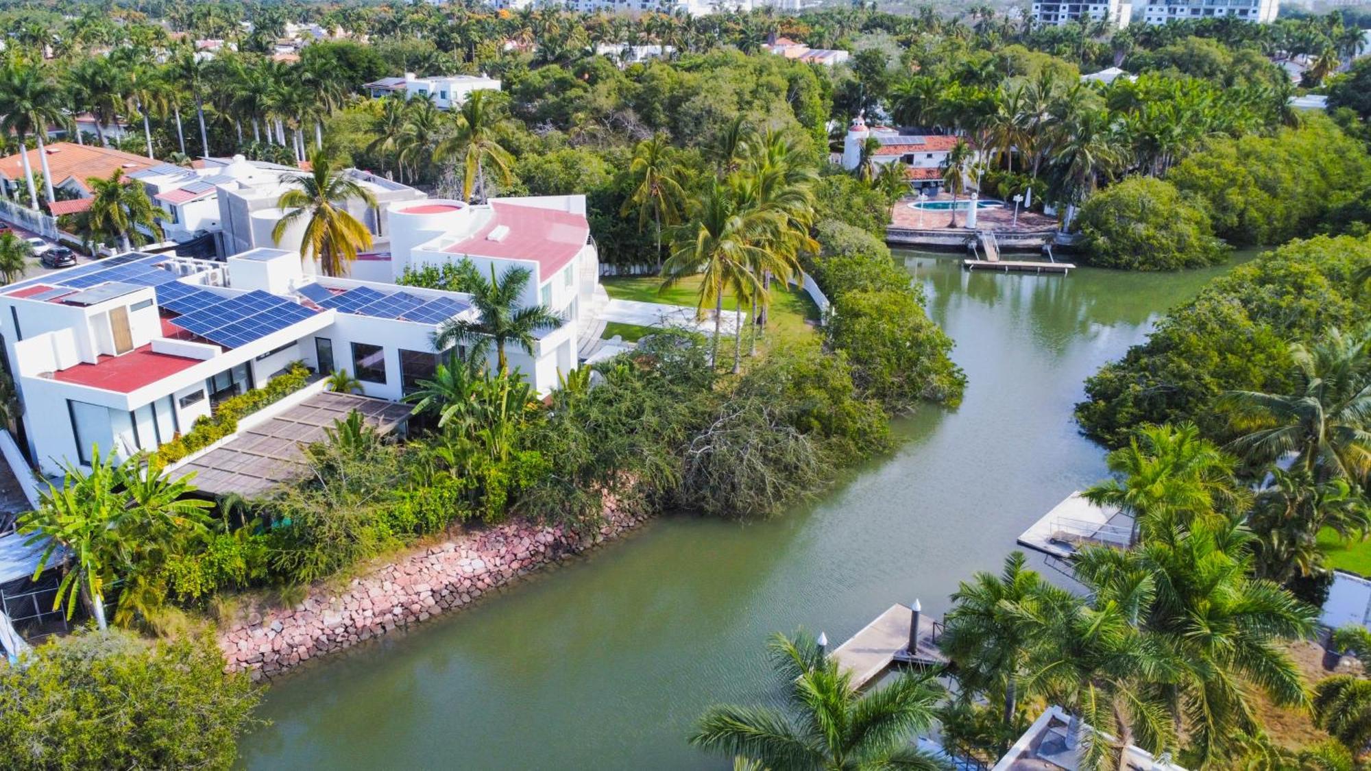 Villa Luxuty Waterfront Mexico