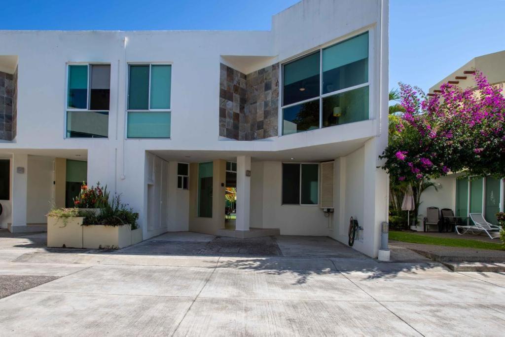 Casa En *