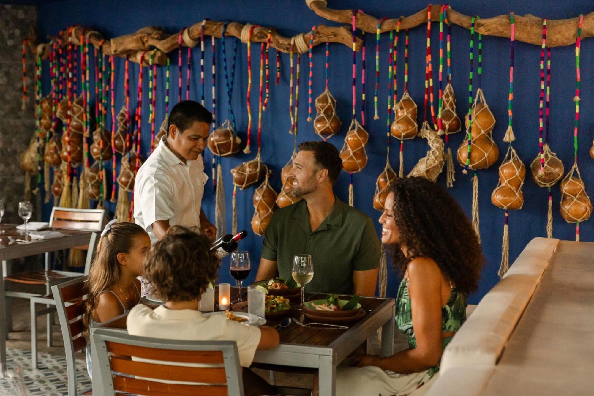 Wyndham Alltra Vallarta, Resort 4*