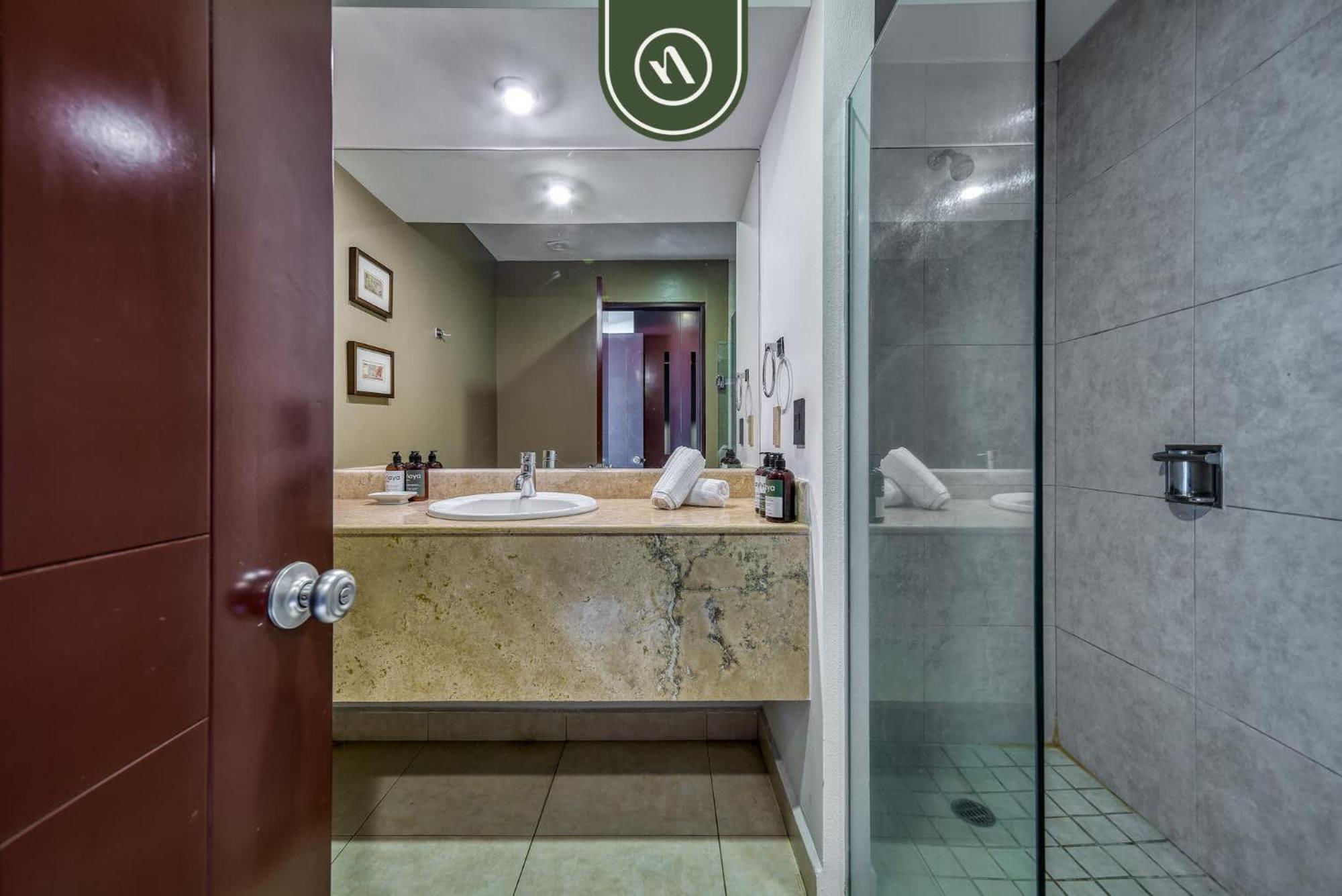 Oceanfron 4 Bedroom - - Wyndham Pool Apartment