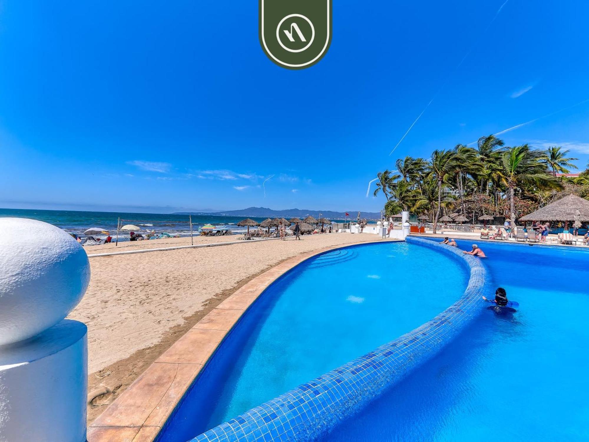 Oceanfron 4 Bedroom - - Wyndham Pool Apartment *