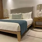 Moderno Departamento Con Vistas A Canal Y Campo De Golf