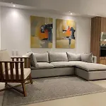 Moderno Departamento Con Vistas A Canal Y Campo De Golf