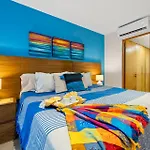 Tropical Beachfront Private Balcony And Bbq Pool