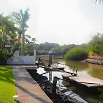 Casa De Los Abuelos Con Jardin Y Vista Al Canal