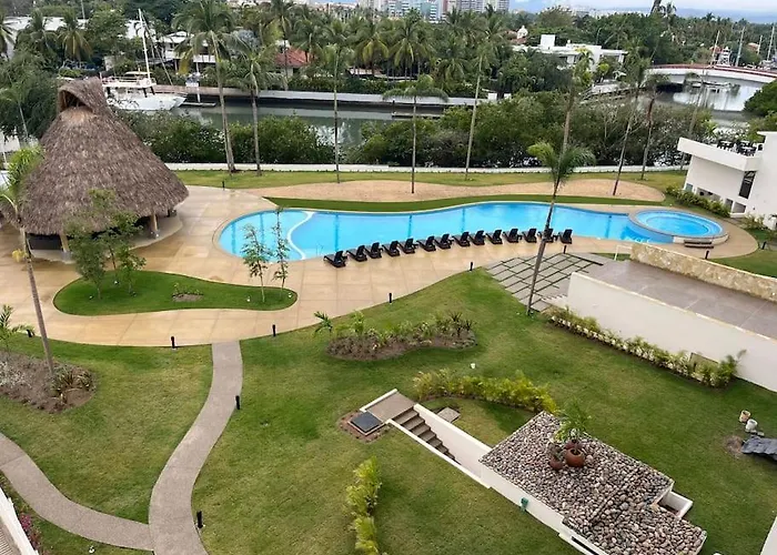 Moderno Departamento Con Vistas A Canal Y Campo De Golf