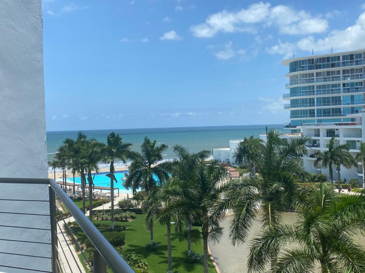 Súper Ubicado Y Cómodo Departamento Frente Al Mar Con 2 Terrazas, Albercas Y Otras Amenidades