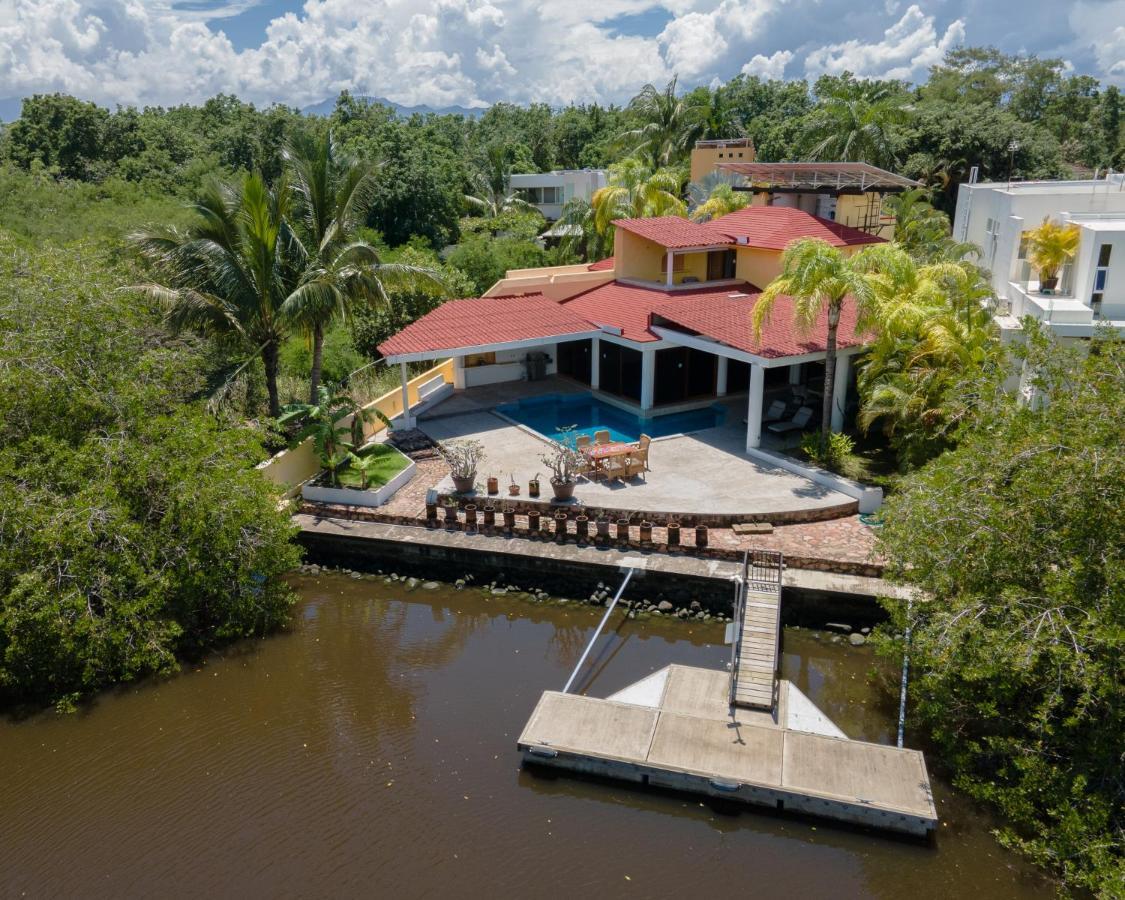 Beach Access, Sleeps 9 Adults, Private Heated Pool, Boat Dock, Calaveras Villa *
