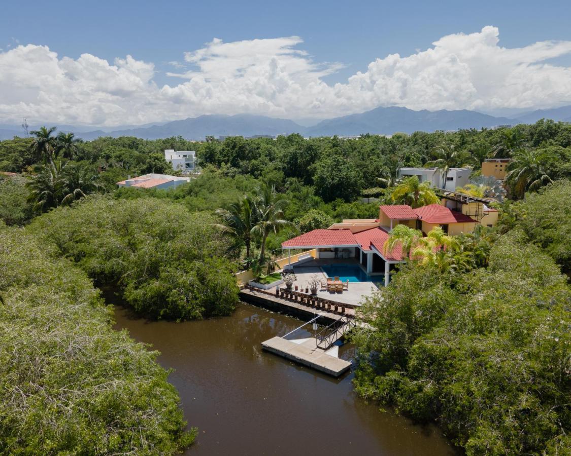 Beach Access, Sleeps 9 Adults, Private Heated Pool, Boat Dock, Calaveras
