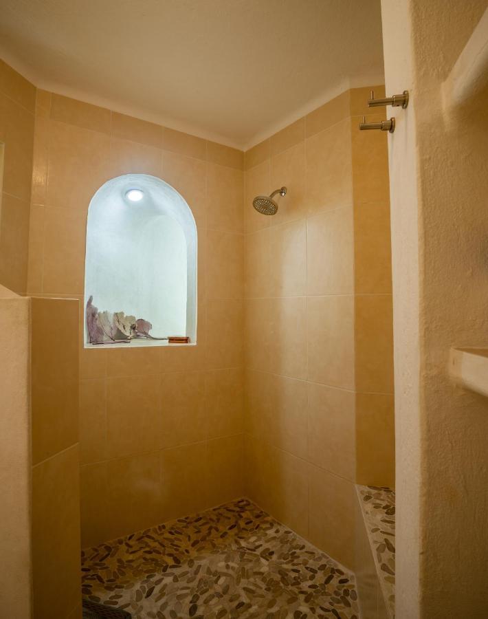 Villa Beach Access, Sleeps 9 Adults, Private Heated Pool, Boat Dock, Calaveras