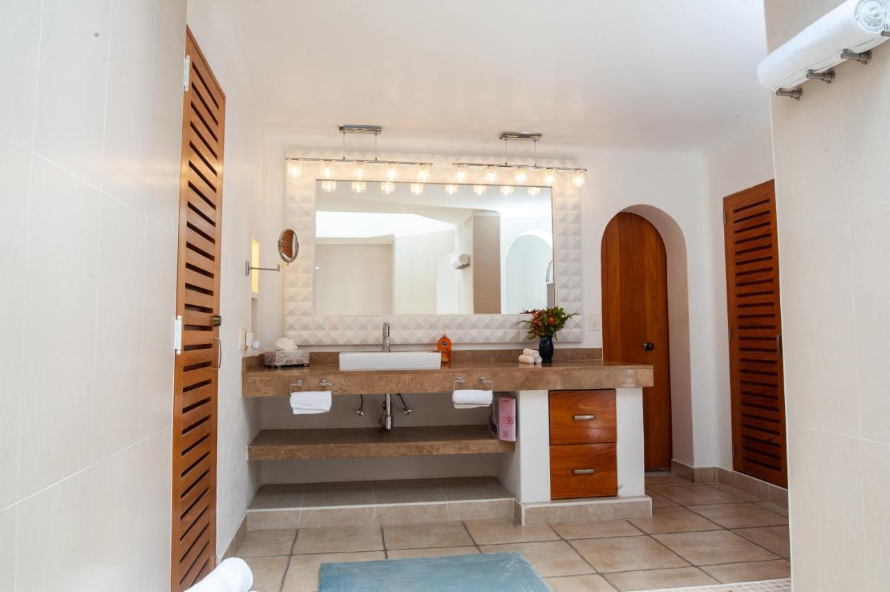 Beach Access, Sleeps 9 Adults, Private Heated Pool, Boat Dock, Calaveras Villa Nuevo Vallarta