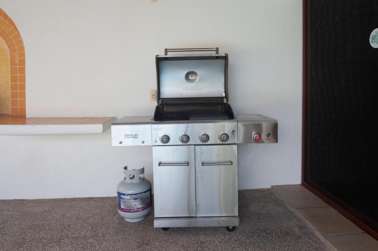 Villa Beach Access, Sleeps 9 Adults, Private Heated Pool, Boat Dock, Calaveras