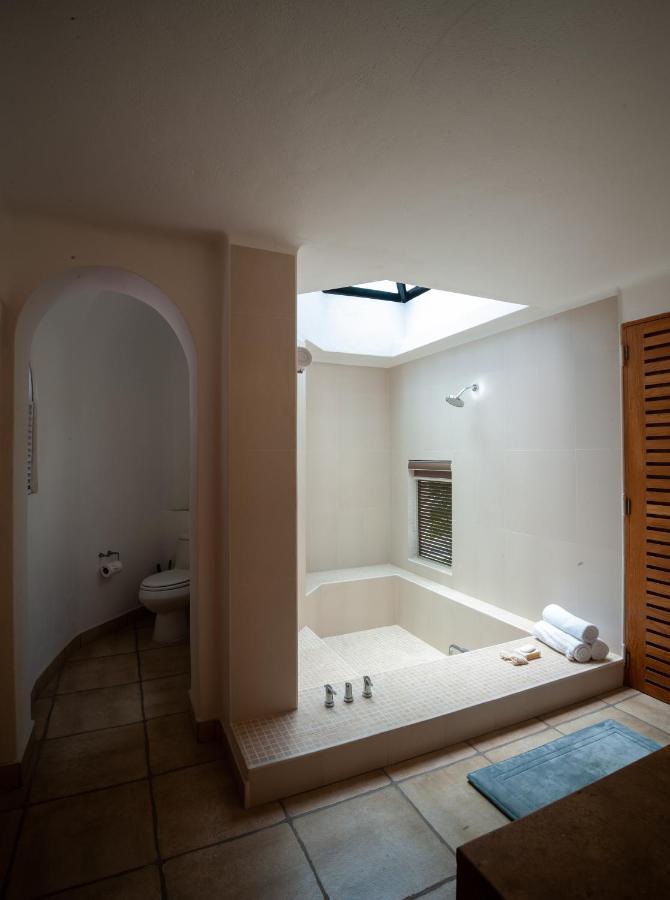 Beach Access, Sleeps 9 Adults, Private Heated Pool, Boat Dock, Calaveras Villa