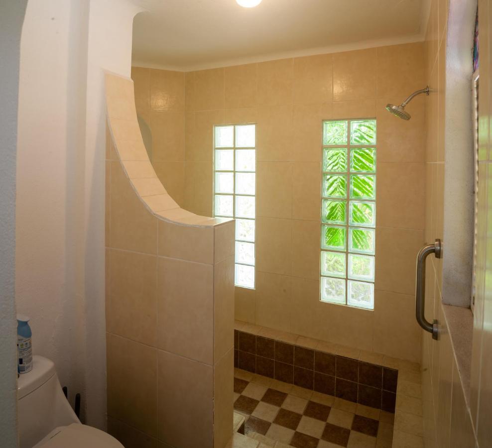 Villa Beach Access, Sleeps 9 Adults, Private Heated Pool, Boat Dock, Calaveras