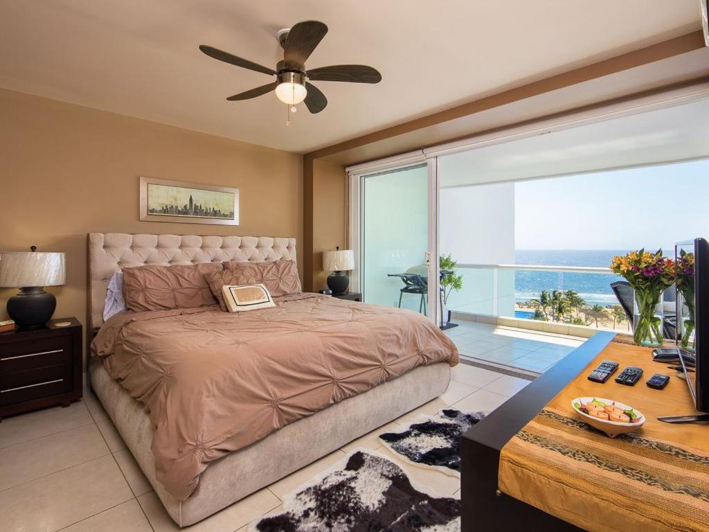 Сasa de vacaciones Modern- Renovated- Breathtaking 6th Floor- 3 Bedrooms Magna Nuevo Vallarta