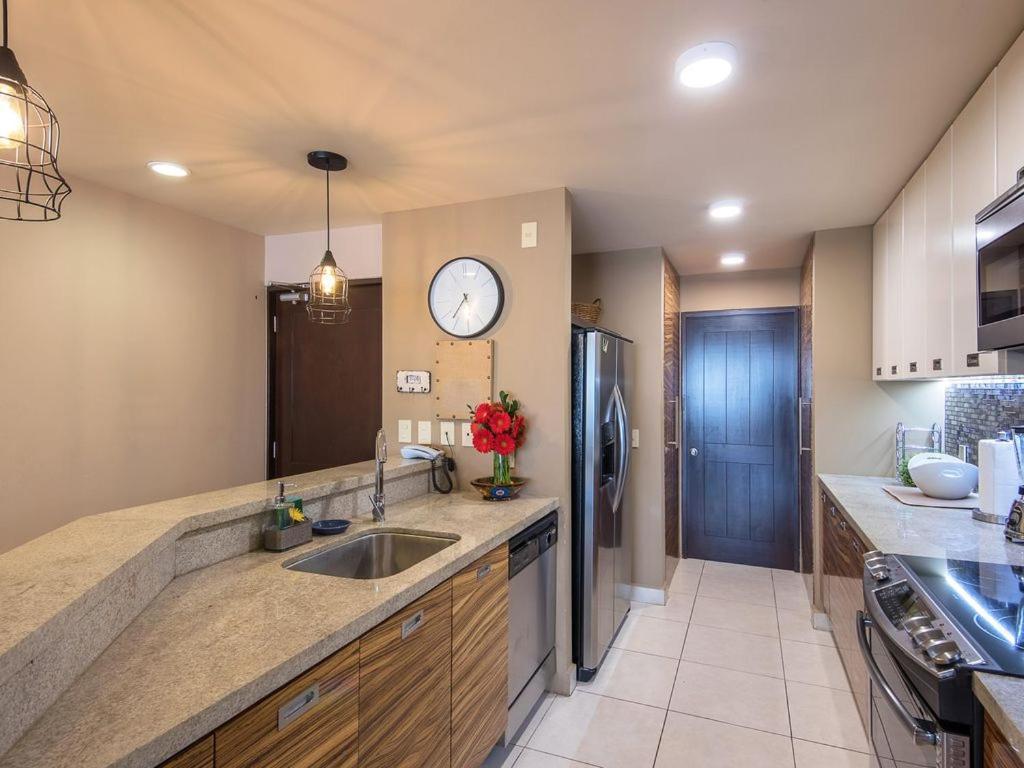 Modern- Renovated- Breathtaking 6th Floor- 3 Bedrooms Magna Сasa de vacaciones *