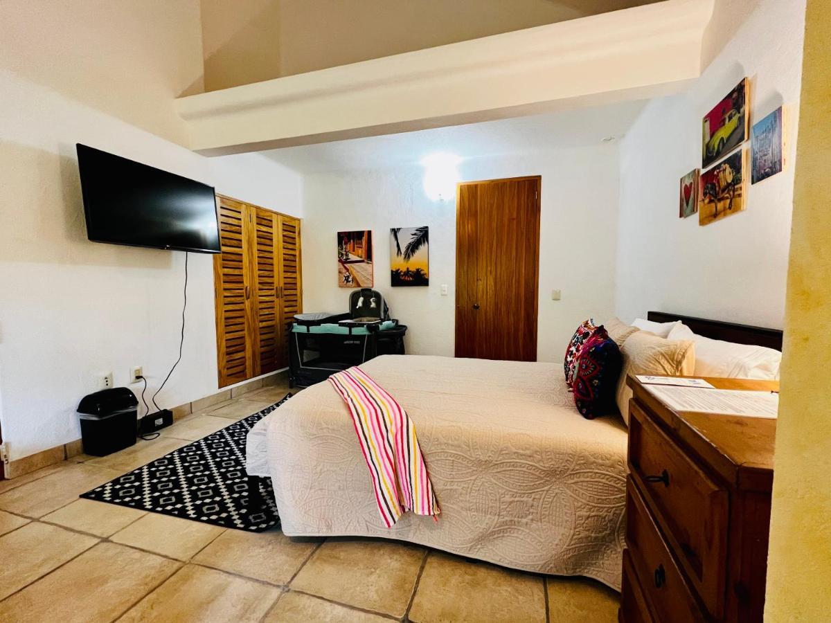 Beach Access, Sleeps 9 Adults, Private Heated Pool, Boat Dock, Calaveras Villa