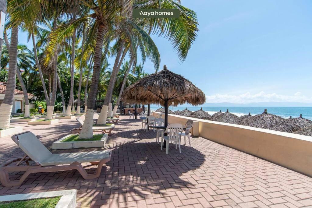 Beachfront 2br With Pool - Blue Flag