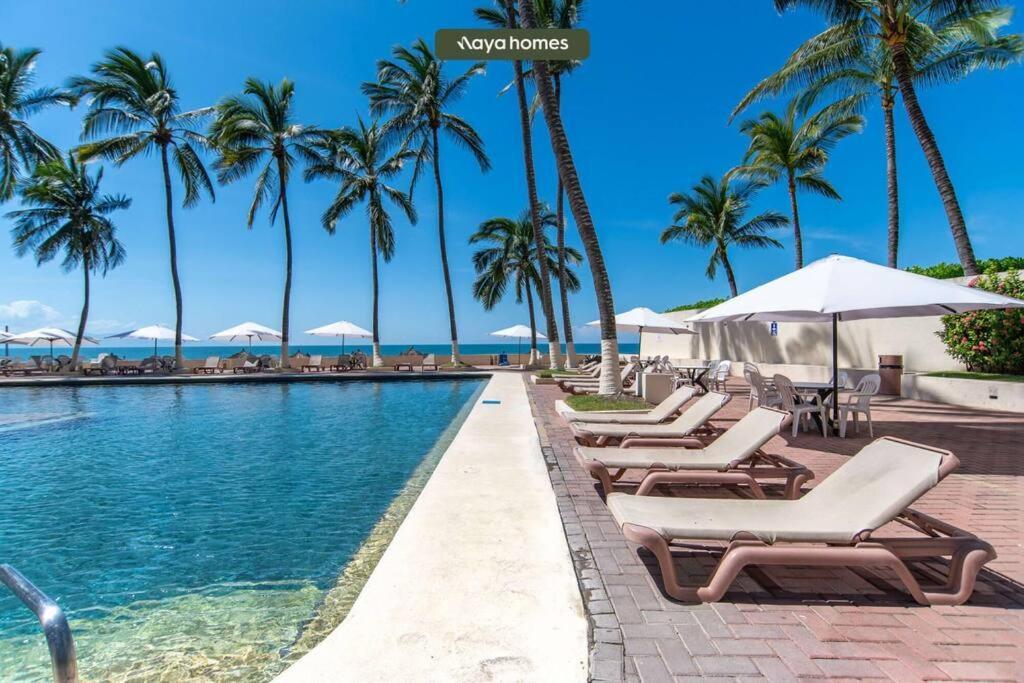 Beachfront 2br With Pool - Blue Flag