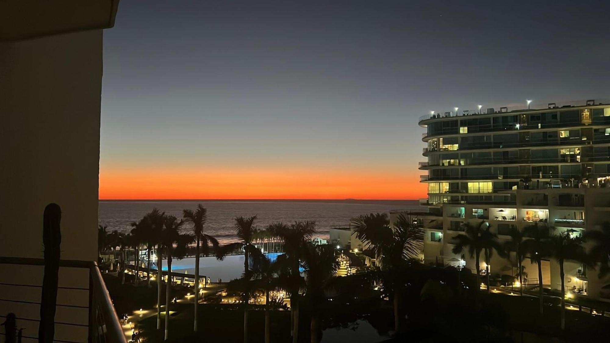 Apartamento Súper Ubicado Y Cómodo Departamento Frente Al Mar Con 2 Terrazas, Albercas Y Otras Amenidades *