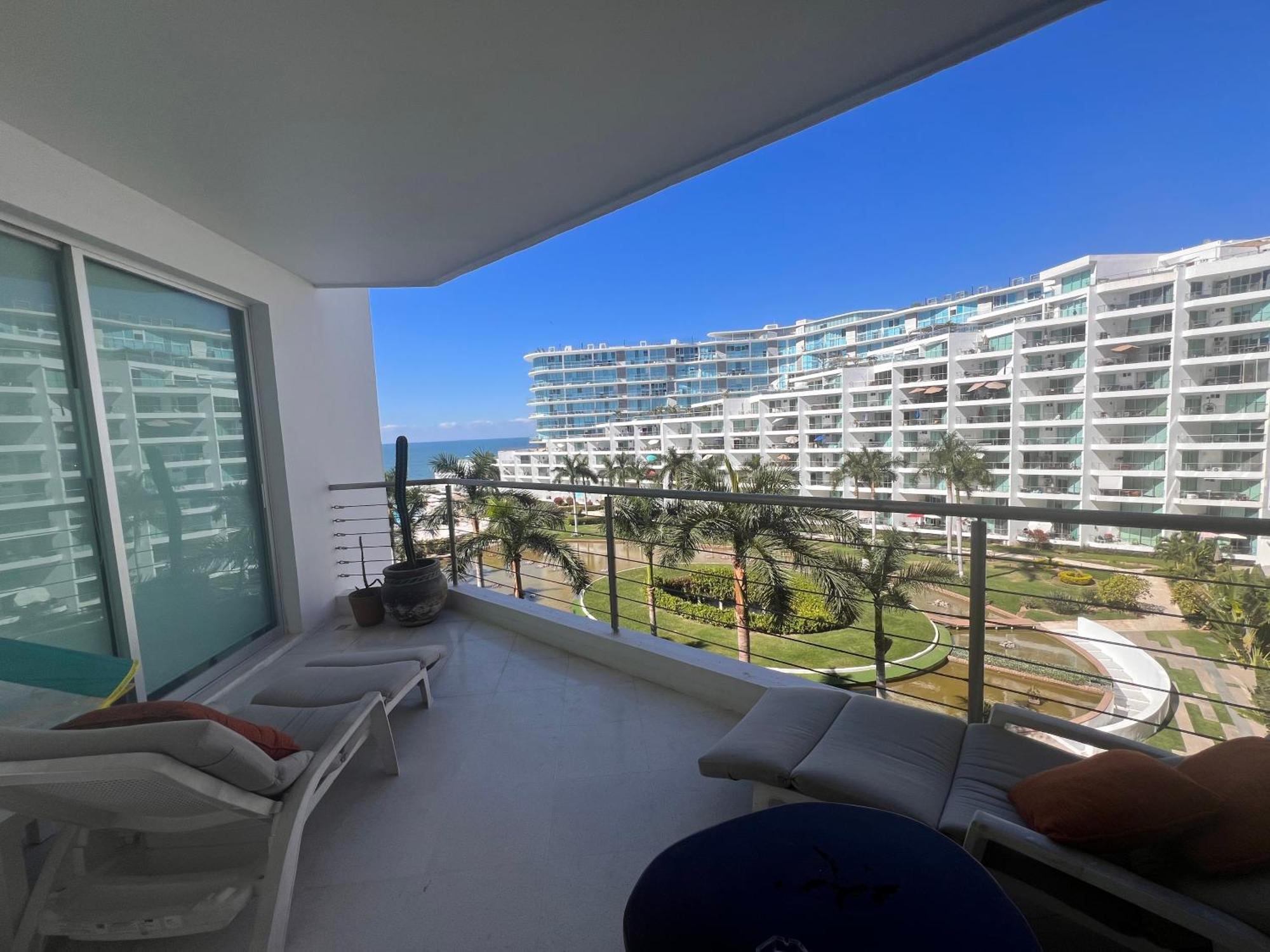 Súper Ubicado Y Cómodo Departamento Frente Al Mar Con 2 Terrazas, Albercas Y Otras Amenidades Apartamento *