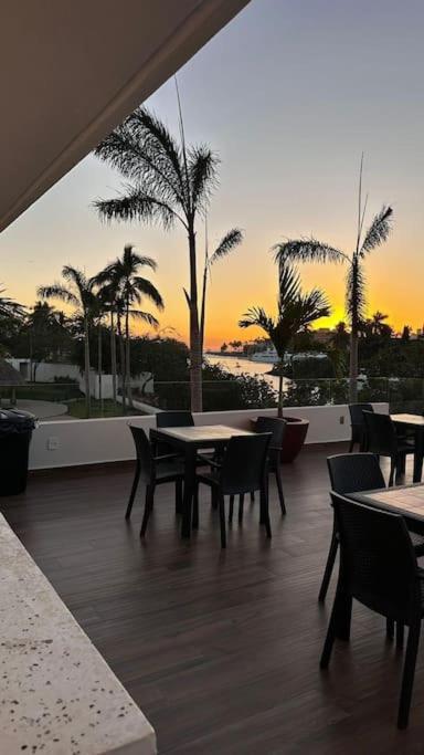 Moderno Departamento Con Vistas A Canal Y Campo De Golf Apartamento *