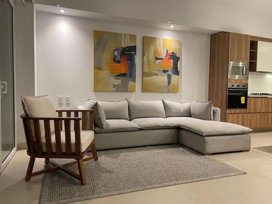 Moderno Departamento Con Vistas A Canal Y Campo De Golf *