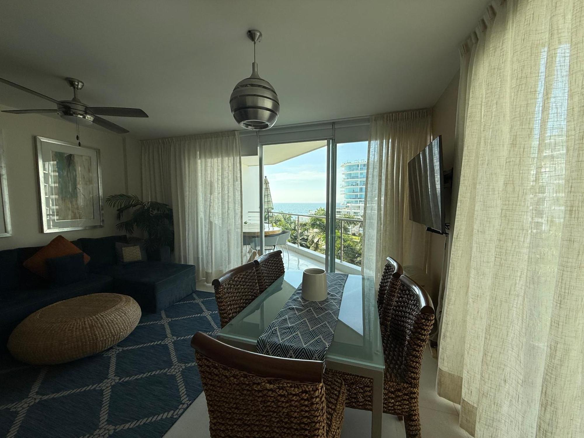 Apartamento Súper Ubicado Y Cómodo Departamento Frente Al Mar Con 2 Terrazas, Albercas Y Otras Amenidades *
