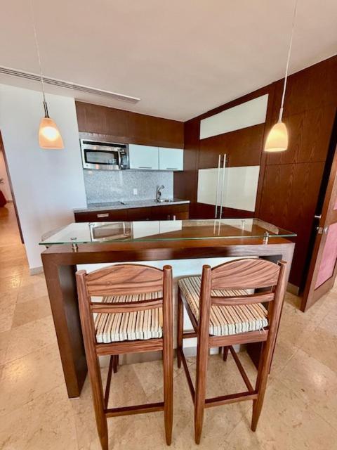 Luxurious 2 Bedroom Upscale *