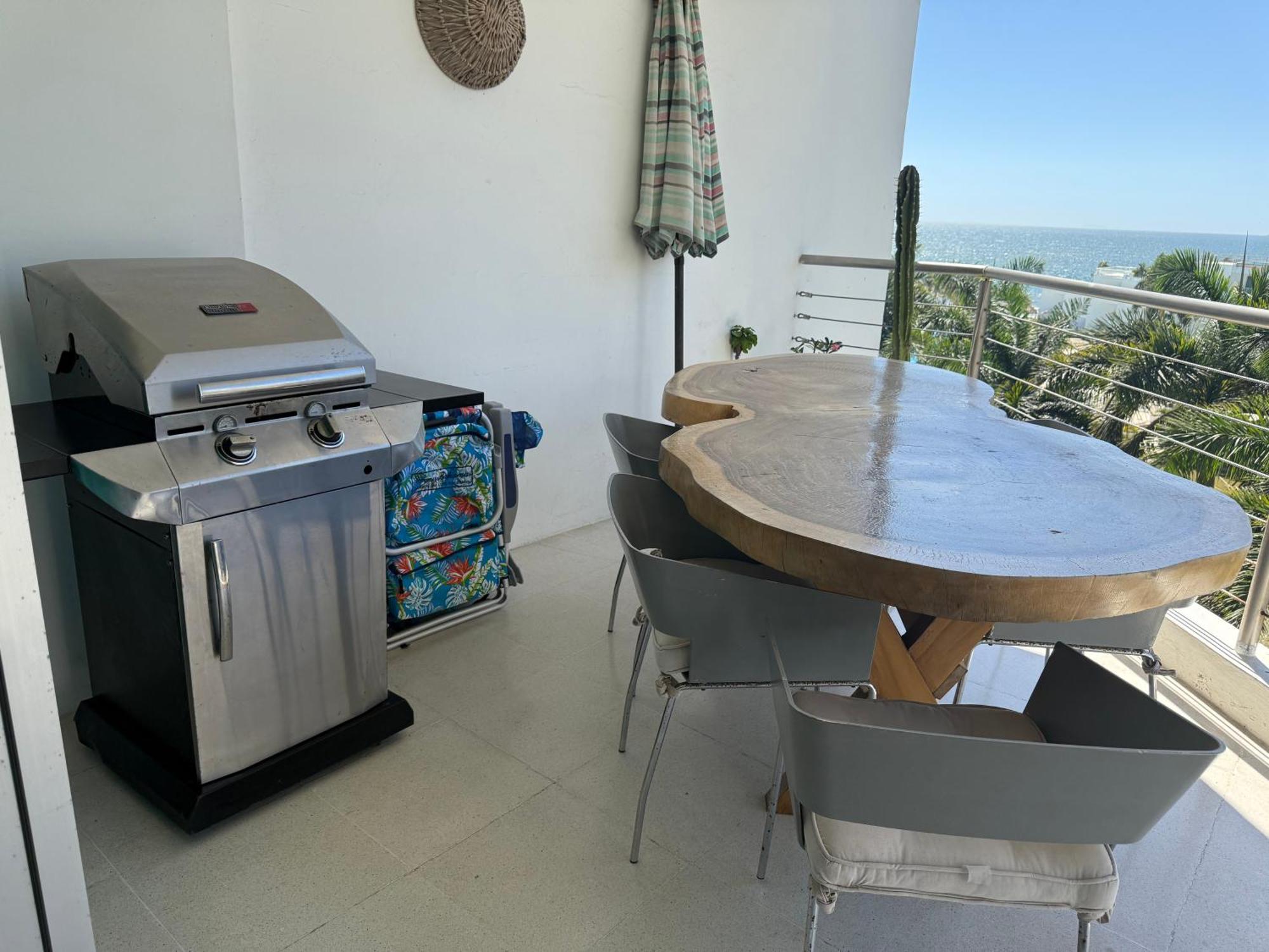 Súper Ubicado Y Cómodo Departamento Frente Al Mar Con 2 Terrazas, Albercas Y Otras Amenidades Apartamento *