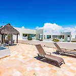 Nitta Condo #105