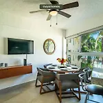 Beachfront 2Br Condo With Pool - Blue Flag Beach