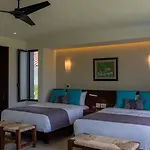Lake View House In El Tigre Golf Club Near The Beach