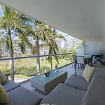 An Iconic Beachfront Apartment- Peninsula Resort