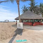 Villamagna - Beachfront Retreat With Oceanviews